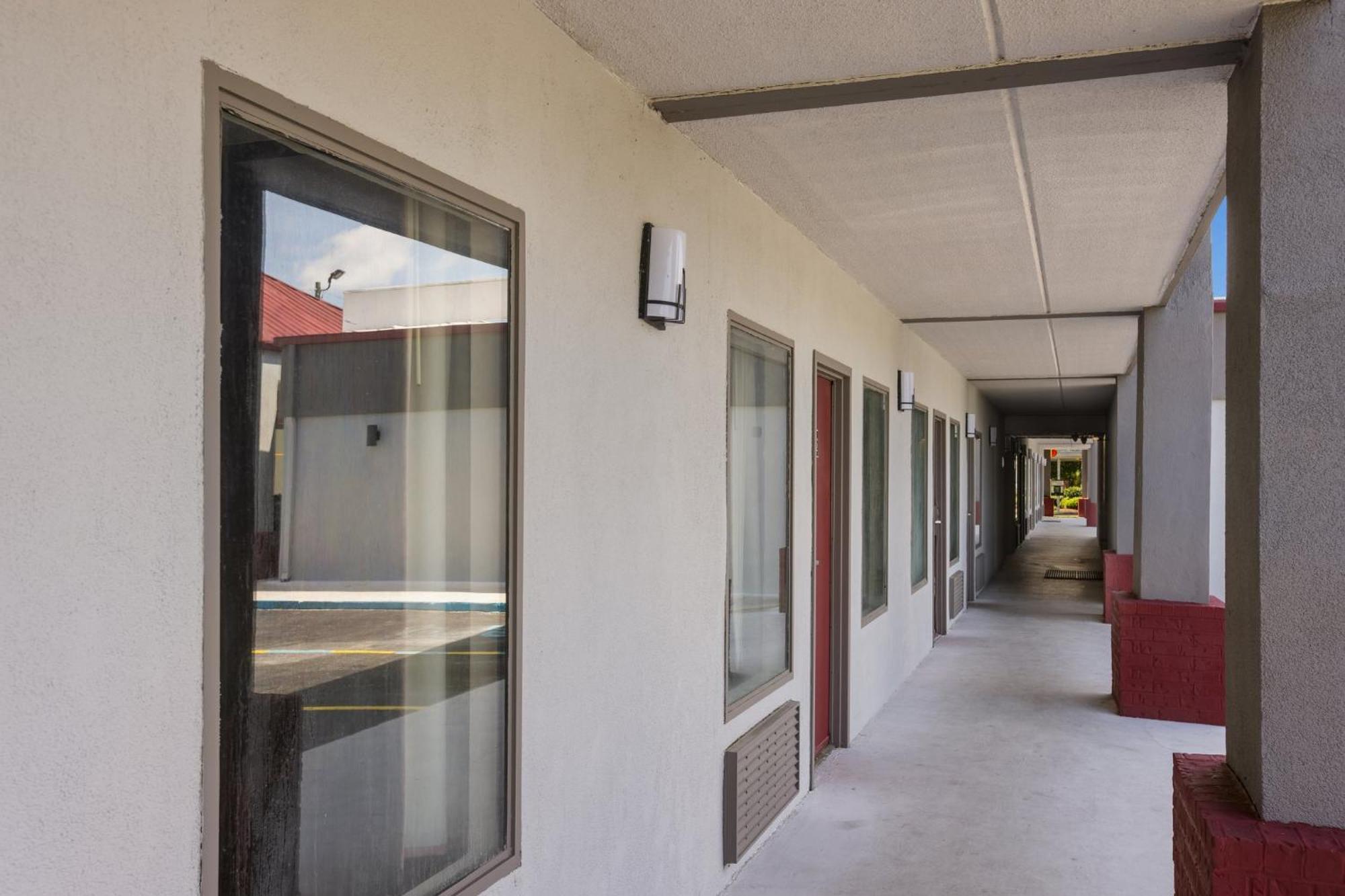 Red Roof Inn & Suites Statesboro - University Εξωτερικό φωτογραφία