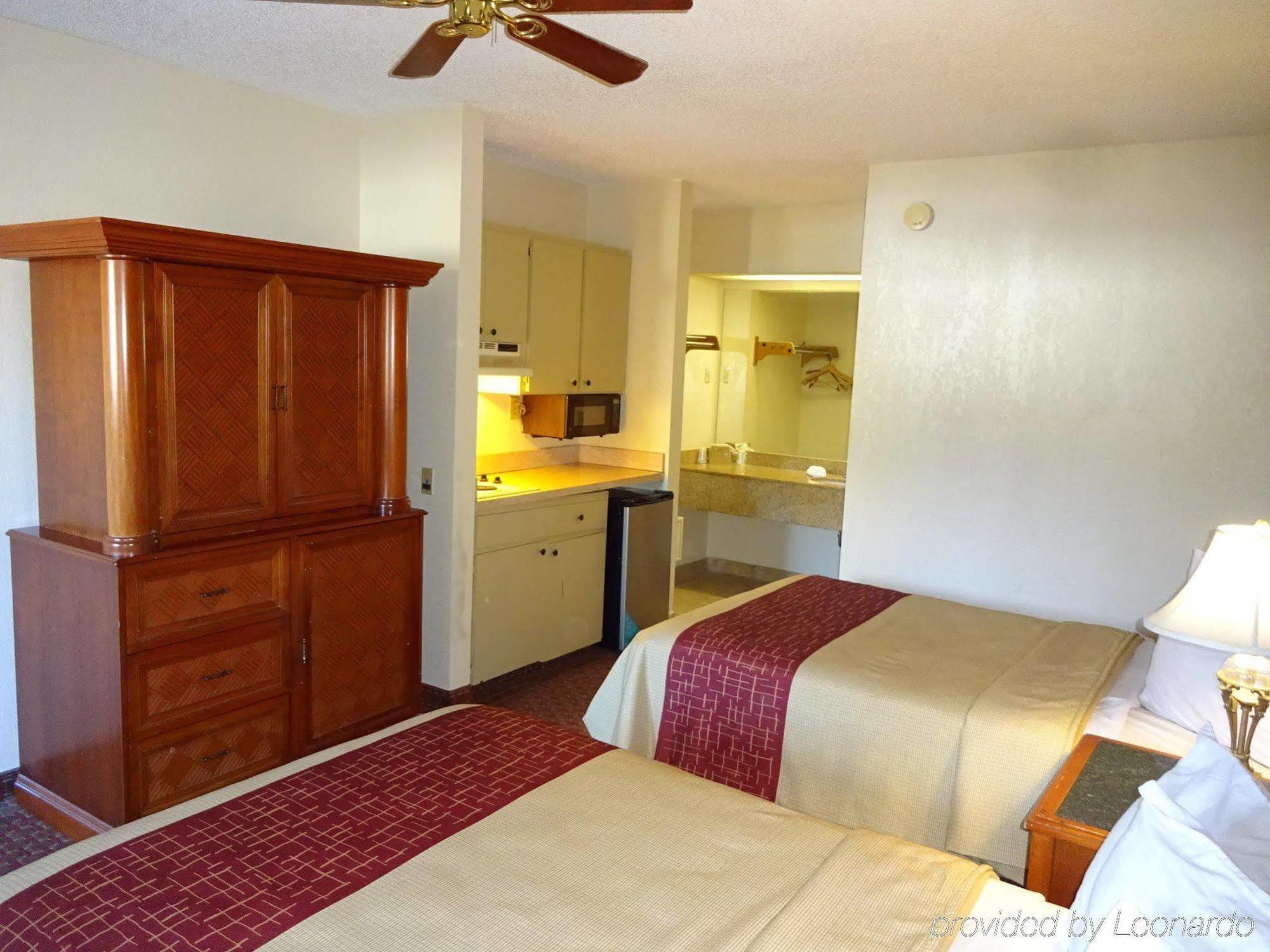Red Roof Inn & Suites Statesboro - University Εξωτερικό φωτογραφία
